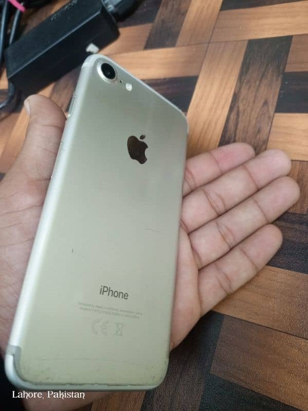 iphone 7non-PTA. 32GB good condition. same as shown in pics 5