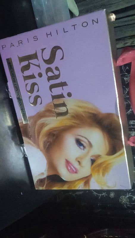 Paris Hilton satin silk lipstick pak 4