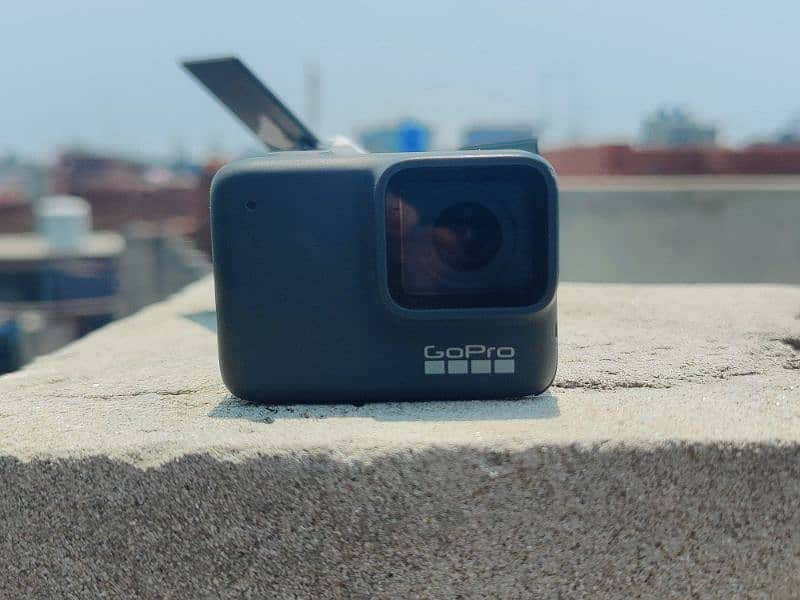 GOPRO 7 4k viloging camera argent for sale on sadaat camera lahore 1