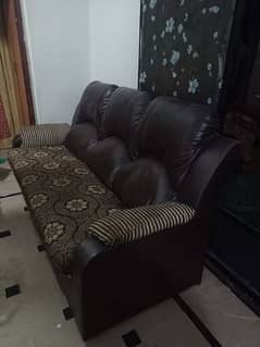 Rexine 2nd Hand Sofa Set 7 Seaters