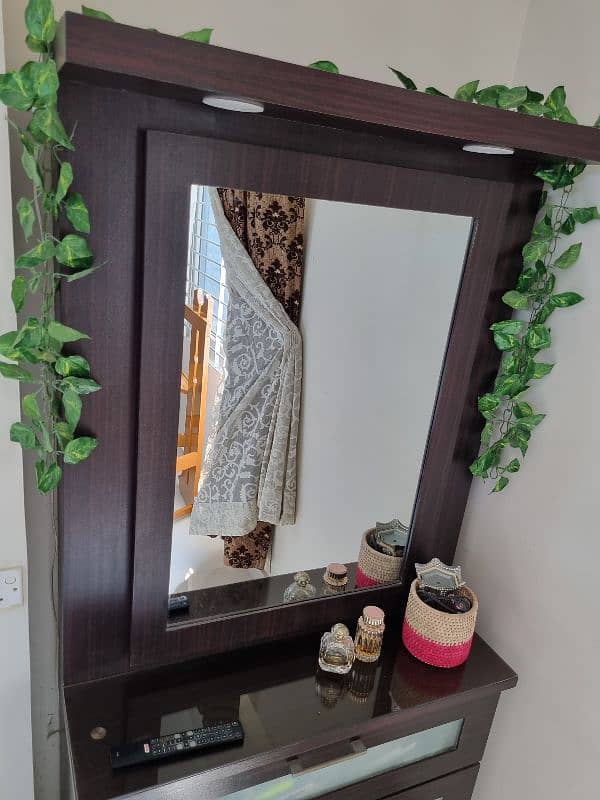 Bed and Dresser / Dressing Table 12