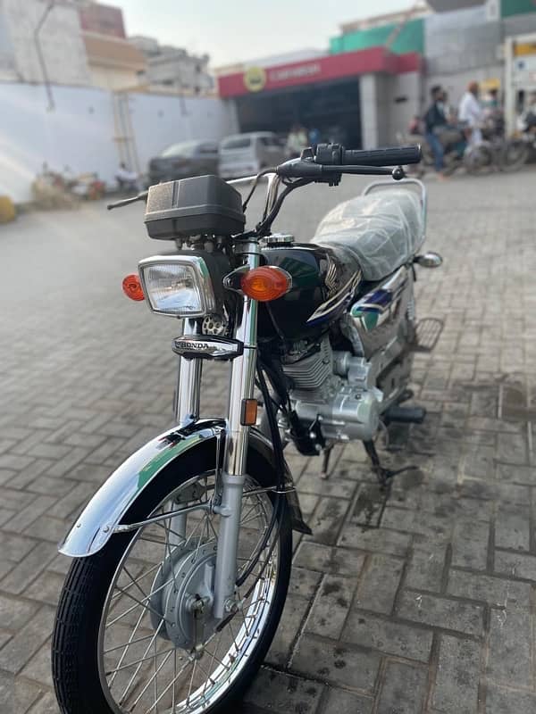 Honda 125 chrome edition 5