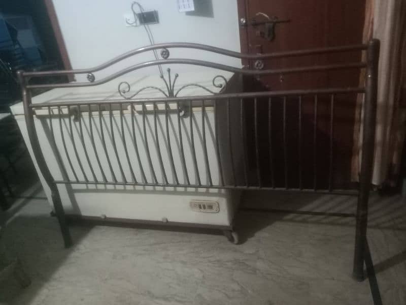 Copper Color Iron Rod Heavy Gage King Bed With Fome Mattress 1