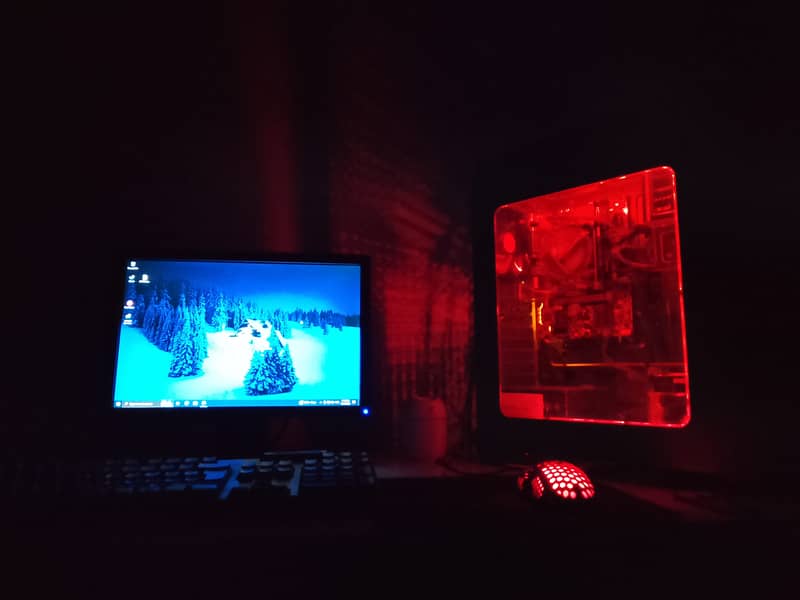 Gaming PC with Dell LCD 5