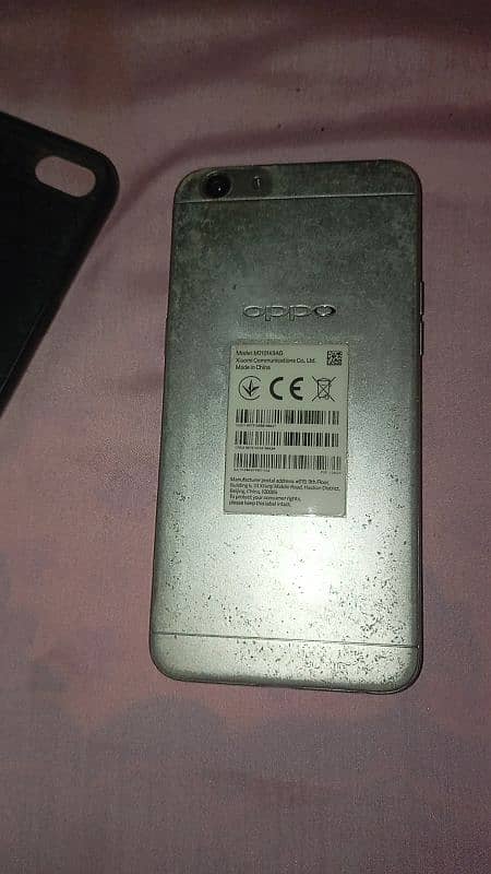 selling oppo mobile phone a57 3GB ram 32GB ROM battery time is low 3