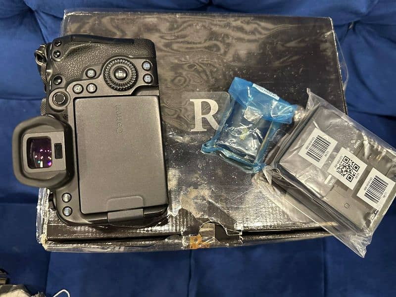 Canon R6 body with Box in awesome condition 7