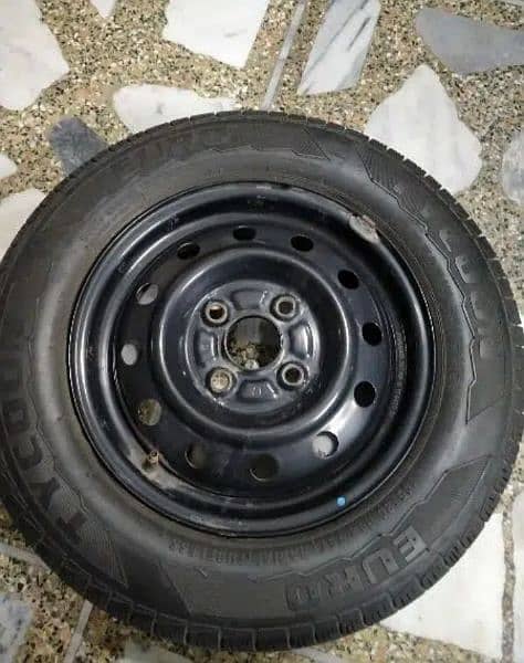 spare tyre (stepney)13" single tyre 0