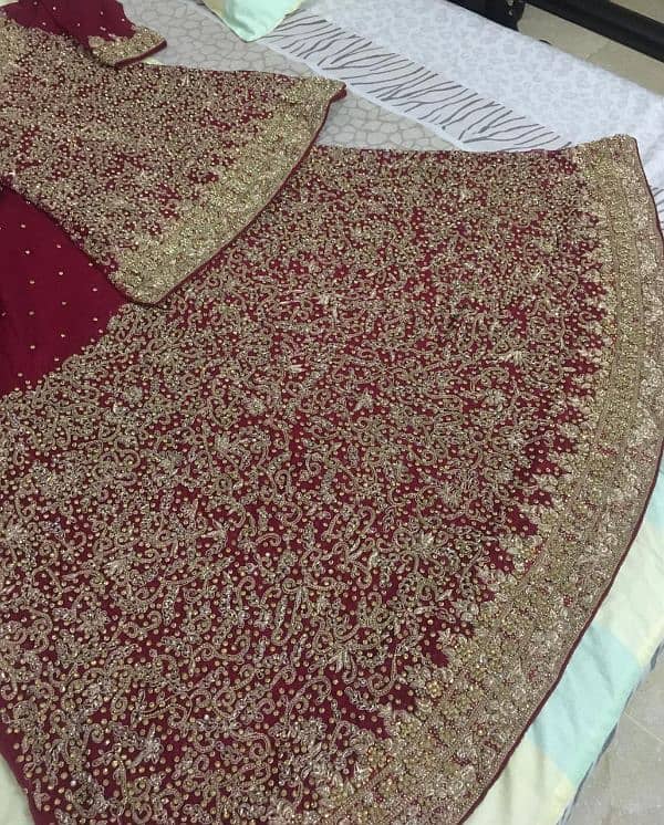 heavy bridal barat lehnga only 3-4 hours used condition is like new 9