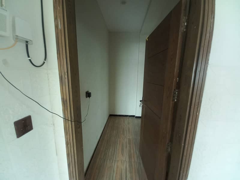 Corner Possession able 1100 Sq Ft Flat For Sale In Soan Garden With Lift Plaza 8