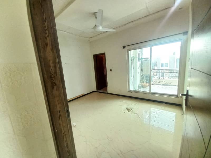 Corner Possession able 1100 Sq Ft Flat For Sale In Soan Garden With Lift Plaza 9