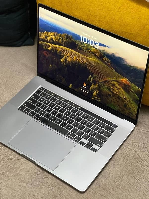 MACBOOK PRO 16 (2019) CORE I9 (16/1000gb SSD) (4gb Graphics) 8 Core 0