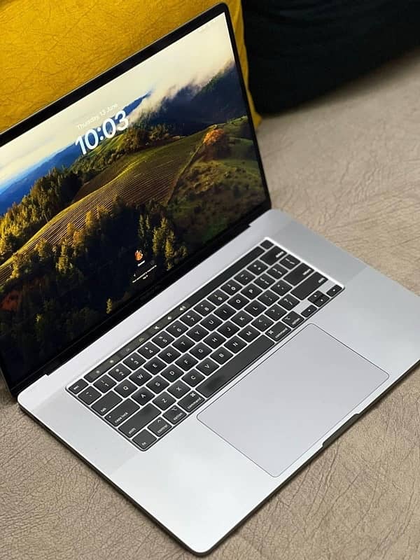 MACBOOK PRO 16 (2019) CORE I9 (16/1000gb SSD) (4gb Graphics) 8 Core 3