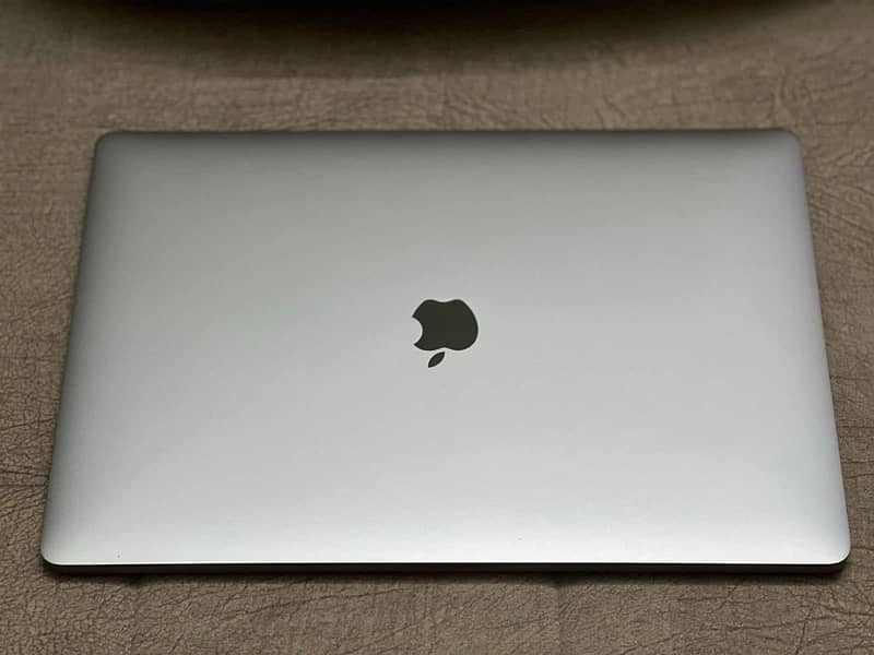 MACBOOK PRO 16 (2019) CORE I9 (16/1000gb SSD) (4gb Graphics) 8 Core 5