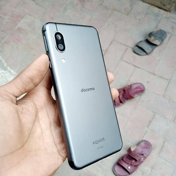 Aquos sence 3 6/64gb urgent sale 03159627064 1