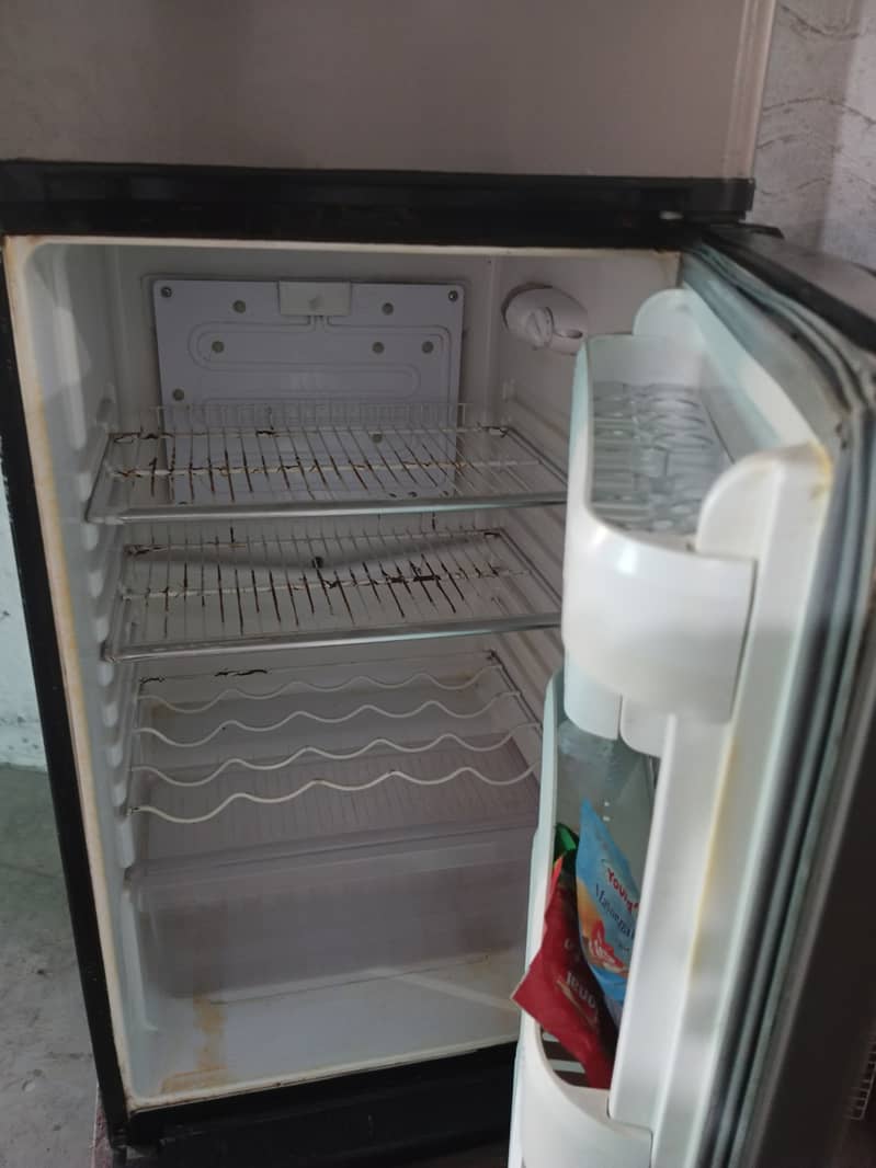 Refrigerator in good condition 2