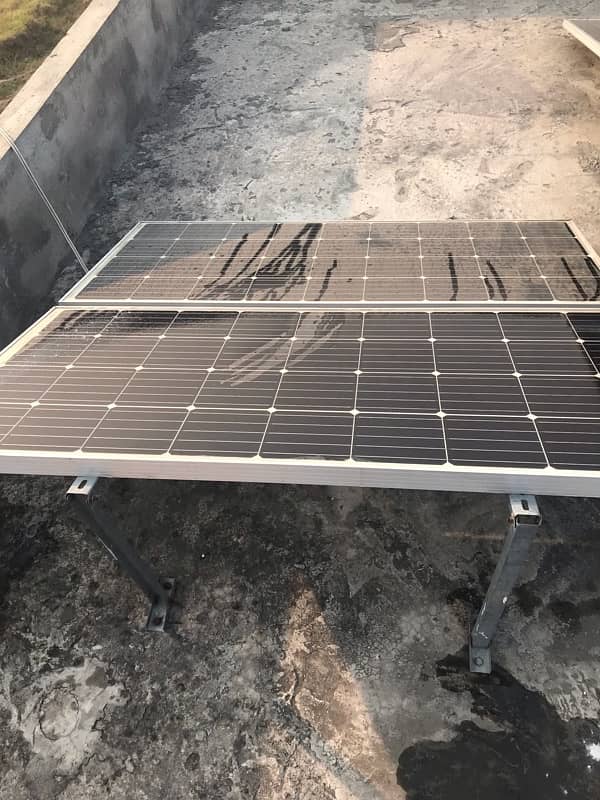 2 solar plates 180watt with stand is available for sale 1