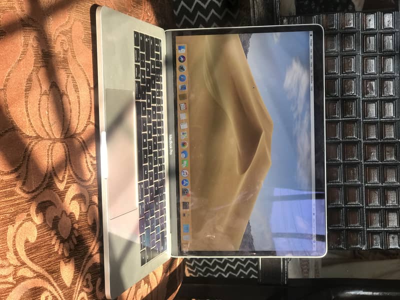 Apple MacBook Pro 2019  16 inch *Core i7  with touch-bar 2