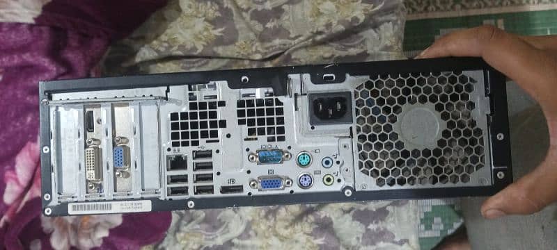 Intel. Core2 vpro with Ghraph card 512mb. 2Gb ram. 500Gb Hard disk 8