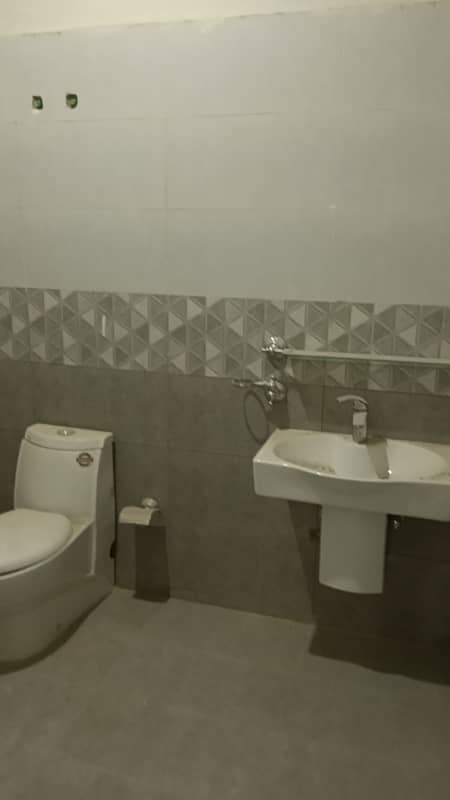 11 Central Apartment Flat Available For Sale G-11/1 8