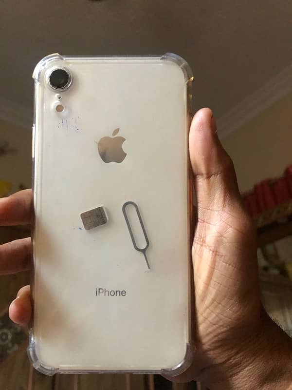 i am selling my I phone Xr 64 0