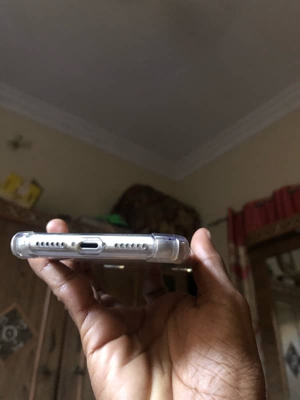 i am selling my I phone Xr 64 2