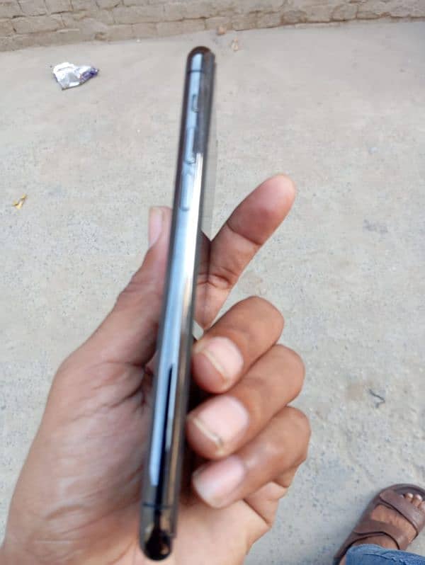 I phone 11 pro luch condition 4