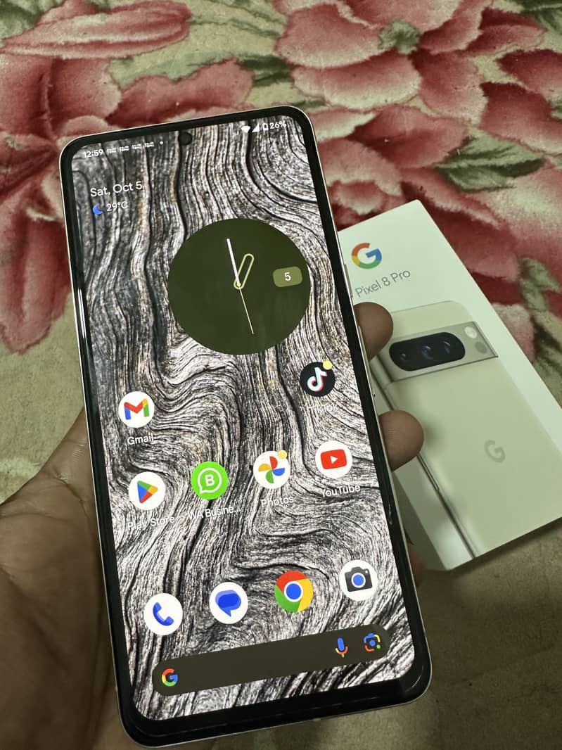 Want to sale google pixel 8 pro porcelain 2