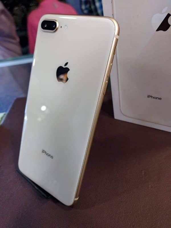 Apple iphone 8 Plus 03701438692 1