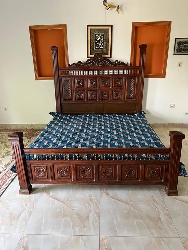 wooden pure sheesham  bed is urgent for sale 0