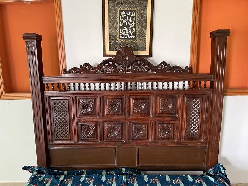 wooden pure sheesham  bed is urgent for sale 1