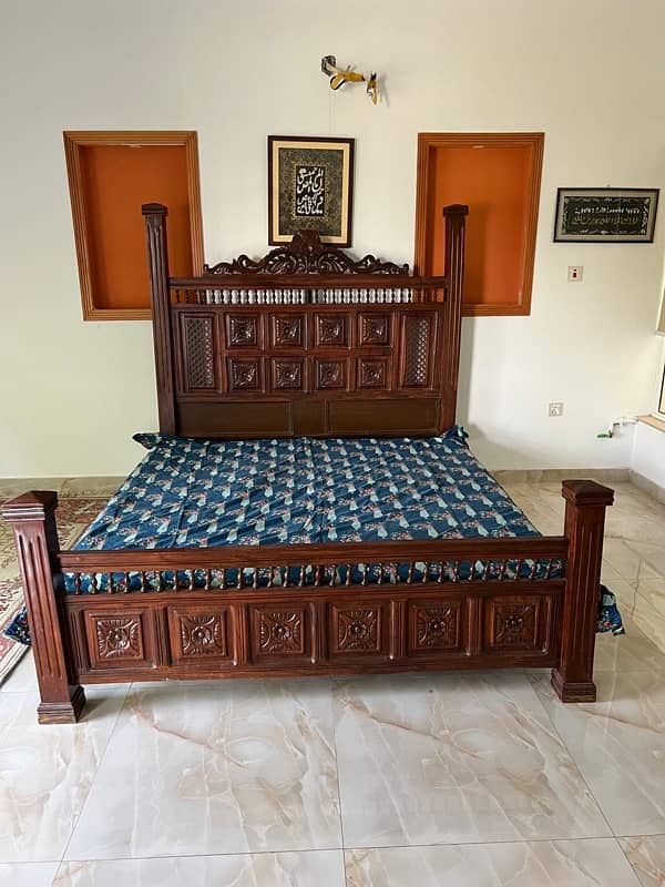 wooden pure sheesham  bed is urgent for sale 2