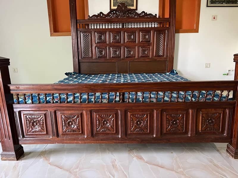 wooden pure sheesham  bed is urgent for sale 3