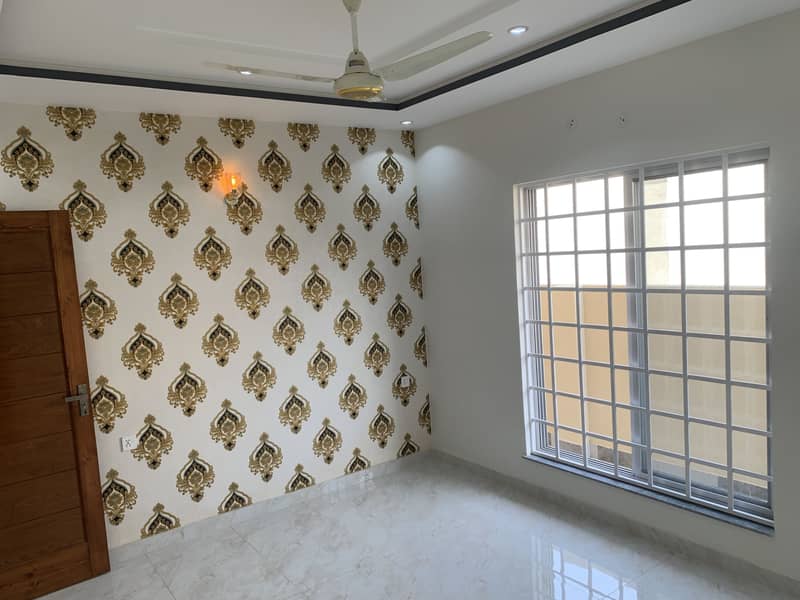 7 BEDROOM 1 KANAL BRAND NEW LAVISH DESIGN HOUSE IN MAIN ROAD IS AVAILABLE FOR SALE IN NESPAK HOUSING SOCIETY PHASE 3 DEFENCE ROAD LAHORE 23