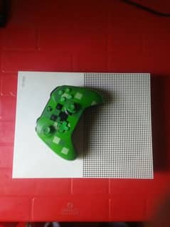 A New Xbox one S with original controller five games installed 0