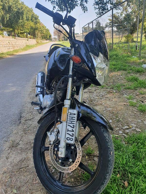 Yamaha YBR125 - Reliable and Fuel-Efficient Commuter Bike for Sale! 1