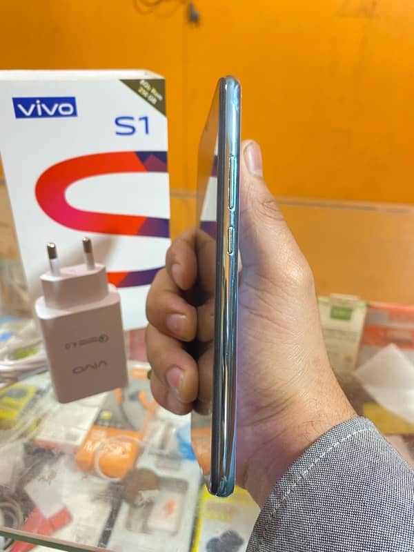 Vivo S1 (8GB RAM 256GB MEMORY) New Phone with Box And Charger 3