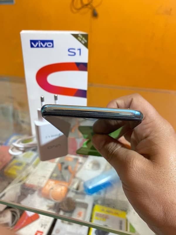 Vivo S1 (8GB RAM 256GB MEMORY) New Phone with Box And Charger 4