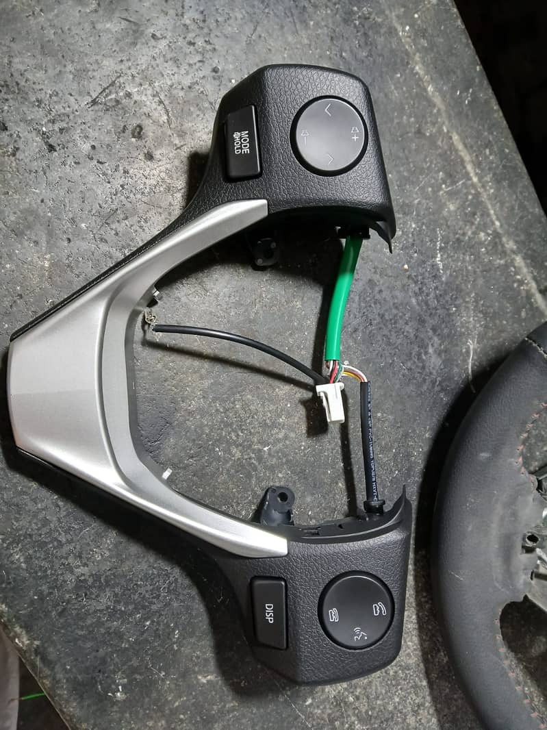 car side mirrors auto,  power buttons, power windows,push start 11