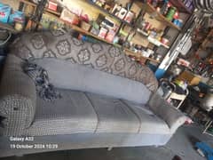 3 seater sofa urgent sale