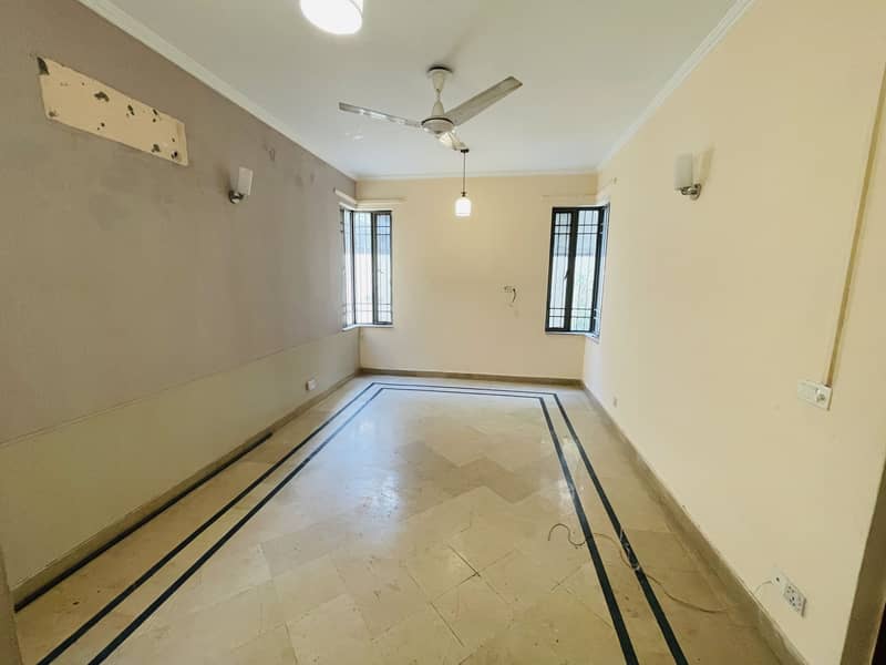 10 Marla House For Rent In Dha Phase 1 Prime Location 6