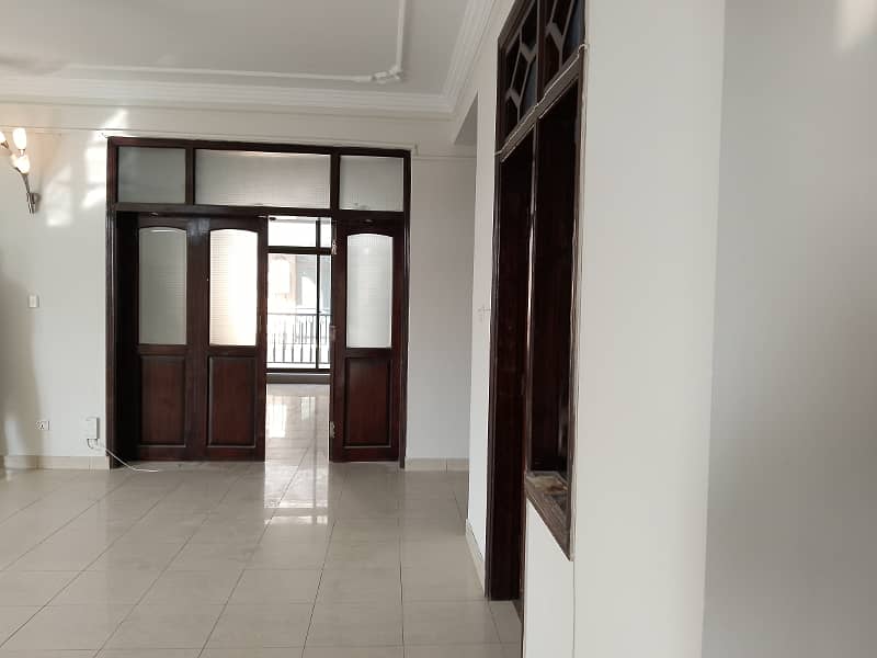 Apartment available for rent 4 bedroom with attached bathroom drawing dining TV lounge kitchen 11