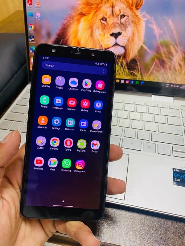 Samsung Galaxy A7-2018 3