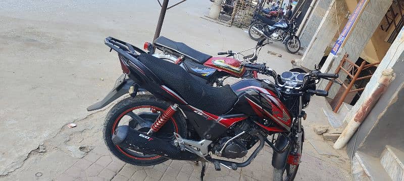 Honda cb150f 7