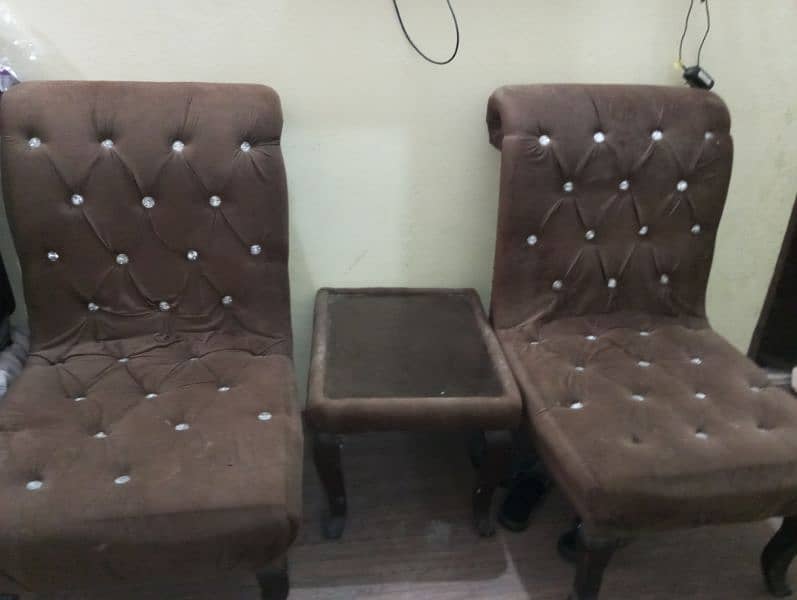 2 coffee chairs with tabel 2