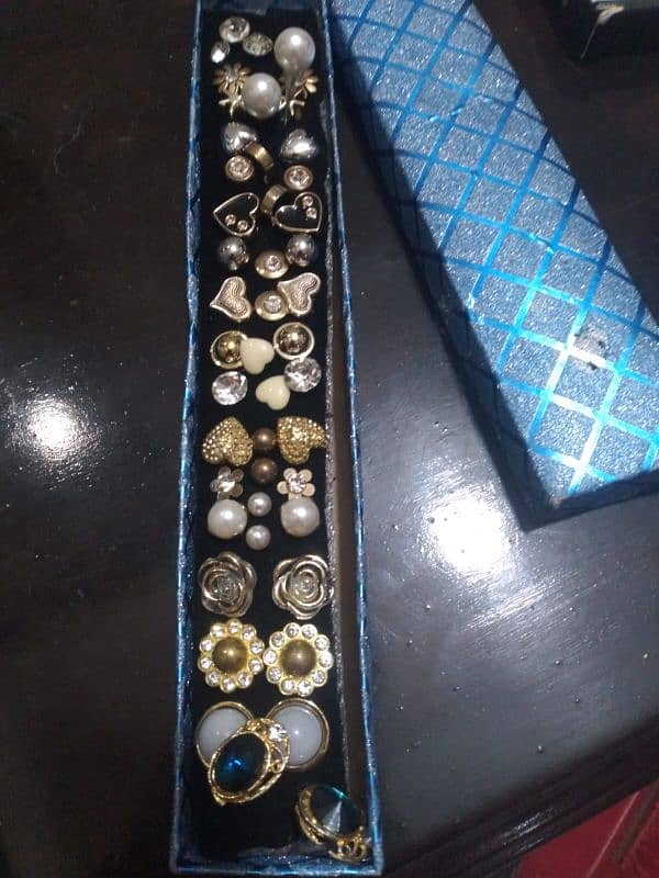 jewlery in good condition 8