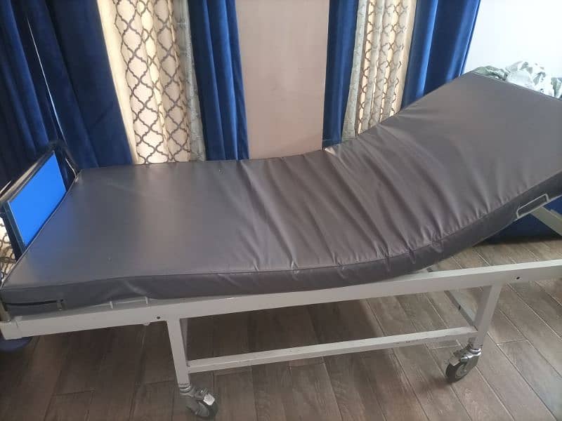 Hospital bed manual fowler with mattress 3