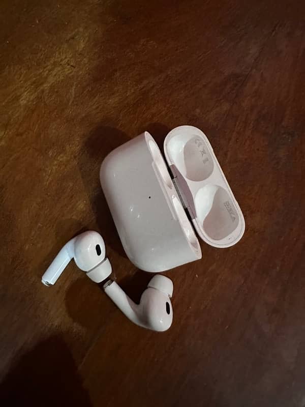 selling airbuds in bhawalpur 1