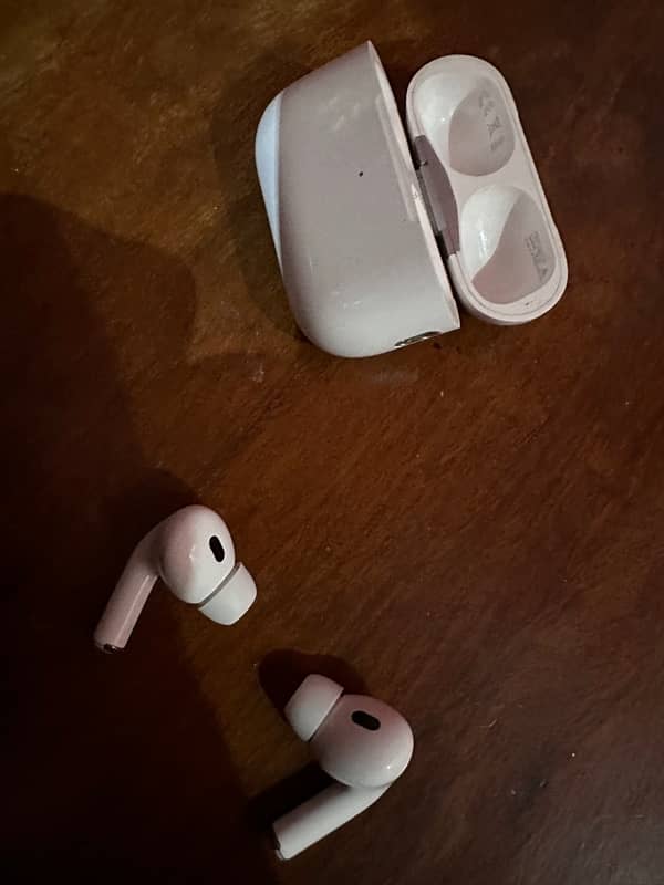 selling airbuds in bhawalpur 7