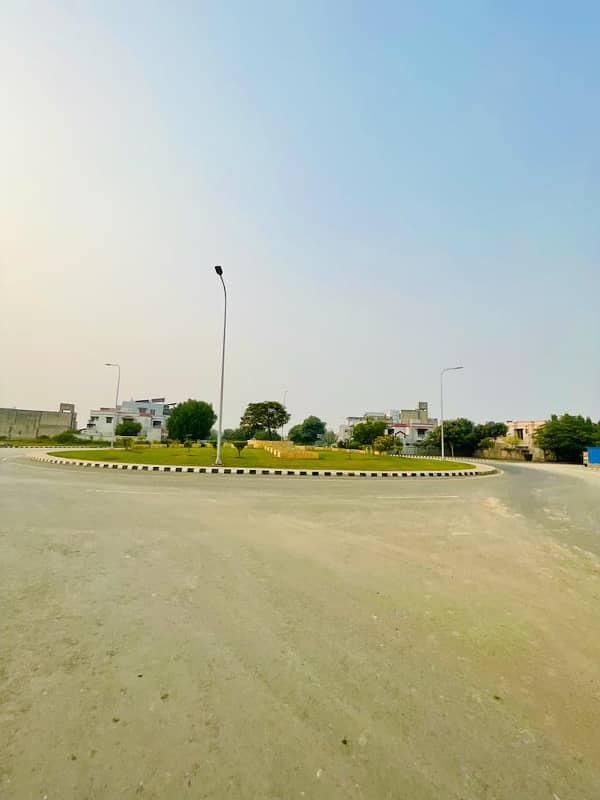 Secure Your Future with this 5 Marla Plot in Lake City Sector M-6 4