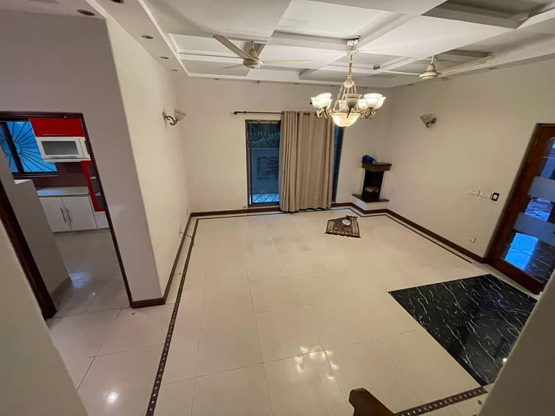 10 Marla Full House For Rent DD Block DHA Phase 4 2